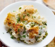 Česnekové lasagne s kuřecím masem a hráškem