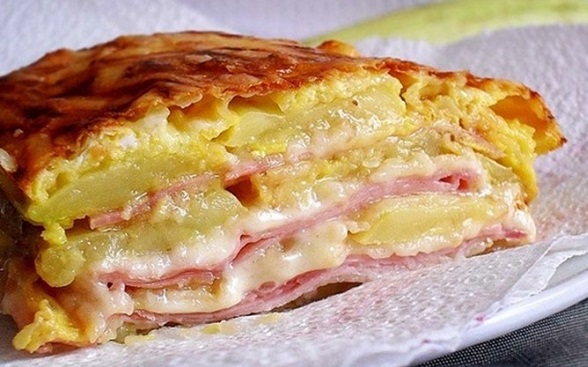 Cuketové lasagne se sýrem, šunkou a vajíčkem