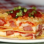 Lasagne se šunkou a uzenou klobásou