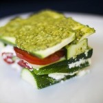 Nepečené cuketové lasagne s bazalkovým pestem