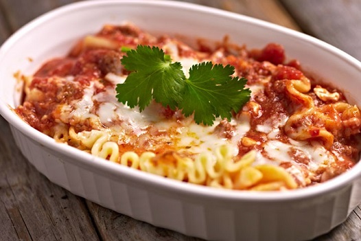 Lasagne s mletým masem, ananasem a zázvorem