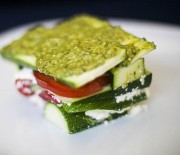 Nepečené cuketové lasagne s bazalkovým pestem